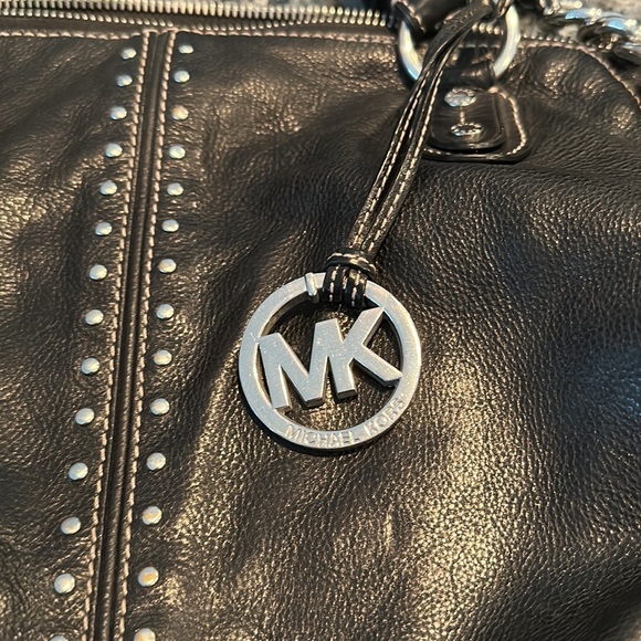 Michael Kors, handbag, studs and silver chain - Picture 2 of 4